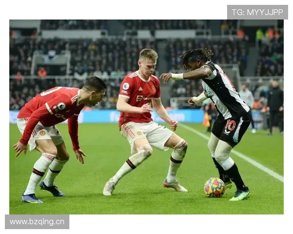 曼联财务压力加剧,试错空间受限影响球队稳定性与竞争力 曼联财务压力加剧,试错空间受限影响球队稳定性与竞争力