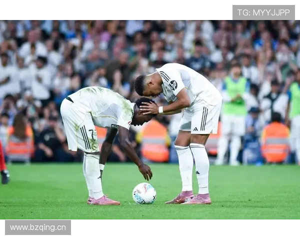 皇家马德里进攻效率表现亮眼,结构漏洞显现,赛季稳固性面临考验 皇家马德里进攻效率表现亮眼,结构漏洞显现,赛季稳固性面临考验