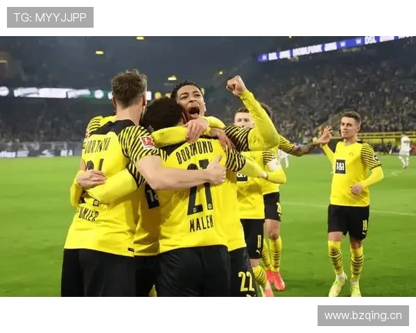 多特蒙德阵容潜力显现,年轻化问题凸显导致关键战稳定性受考验 多特蒙德阵容潜力显现,年轻化问题凸显导致关键战稳定性受考验